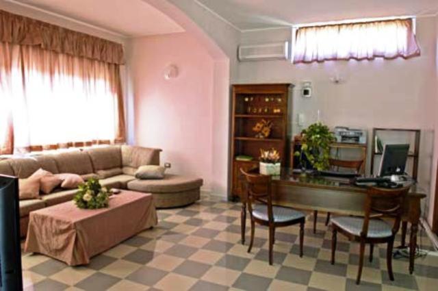 Residence Hotel La Commenda Монтефьясконе Экстерьер фото