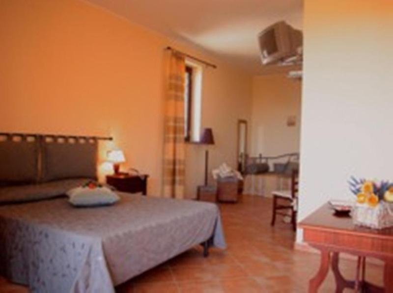 Residence Hotel La Commenda Монтефьясконе Экстерьер фото