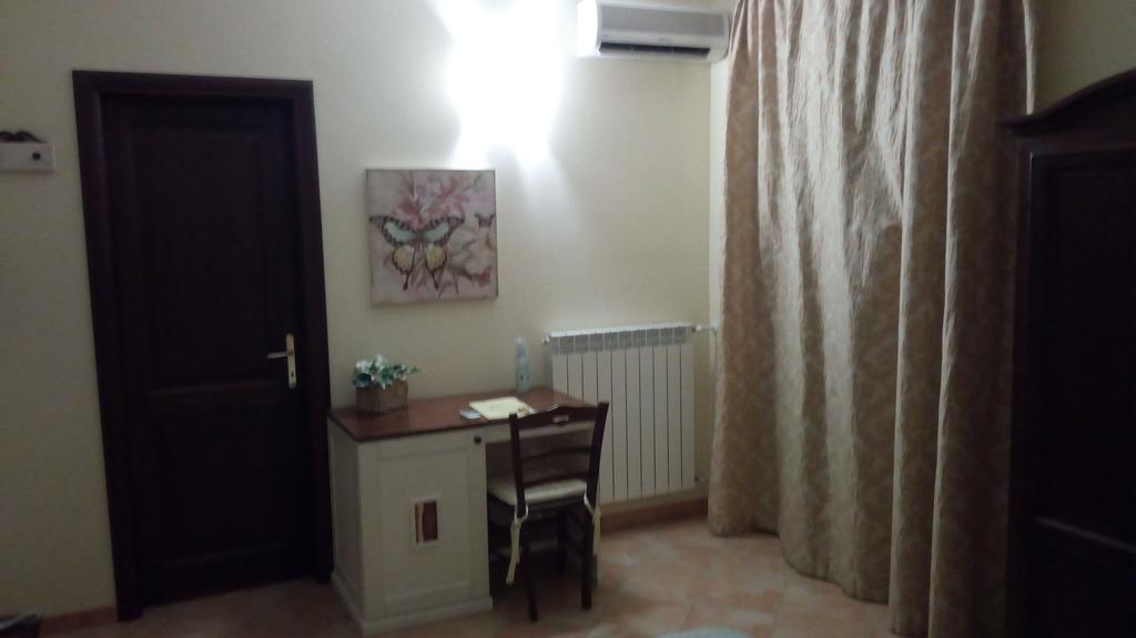 Residence Hotel La Commenda Монтефьясконе Экстерьер фото