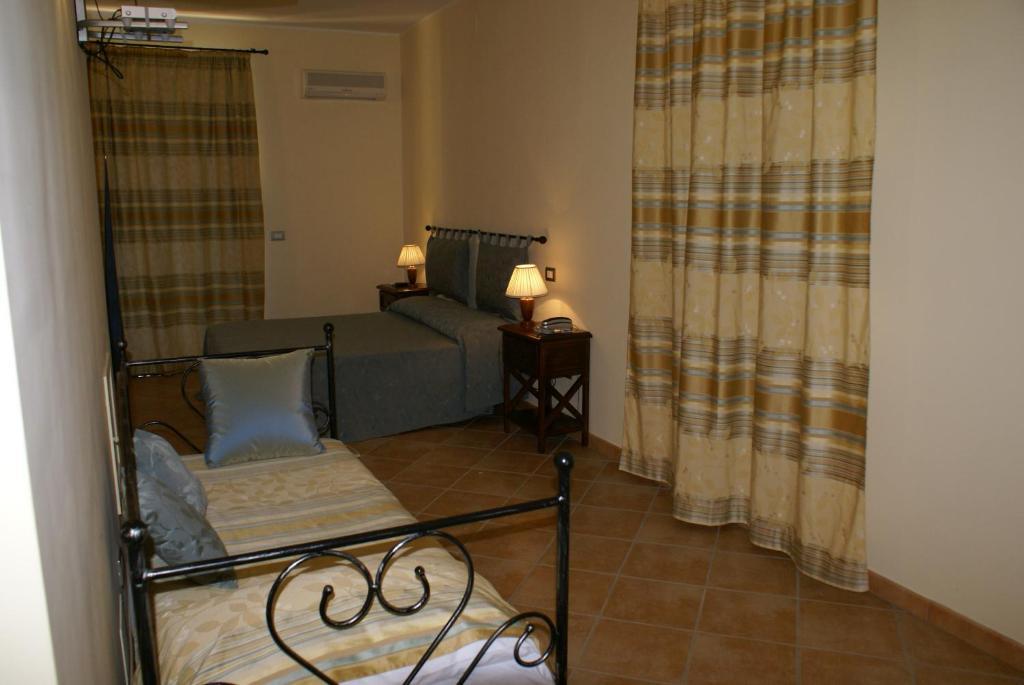 Residence Hotel La Commenda Монтефьясконе Экстерьер фото